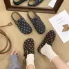 Zapatos peludos sin cordones de otoño e invierno 2026 nuevo estilo de lunares casuales con suela gruesa para exteriores de algodón, mocasines versátiles