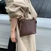 Bolsas Populares Quentes Deste Ano para Mulheres 2025 Nova Moda de Verão Design de Nicho Retrô Bolsa Transversal Bolsa de Ombro Bolsa Saco