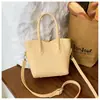 Bolsa Saco de Design Nicho Casual Estilo Coreano 2026 Novo Modelo Feminino Simples e de Alto Padrão Bolsa de Ombro Transversal para o Dia a Dia
