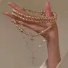 [Lenguaje de las Flores Showa] Collar de Camelia Estilo Francés Dulce Gargantilla de Perlas de Imitación Doble Capa Nuevo Estilo Otoño e Invierno