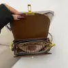 Bolso de Silla Floral Vintage de Alta Gama para Mujer, Bolso de Hombro Versátil Retro de Lujo Ligero con Diseño de Color Contrastante, Bolso Cruzado Adecuado para el Trayecto Diario para Mujer