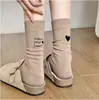 Meias femininas da moda Dongdaemun Coreana 2024 outono novo infantil outono e inverno calcanhar AB bordado de coração cano