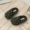 Chinelos com Faixa de Cabelo de Bolinhas Franceses para Meninas, Uso Externo, Outono/Inverno, Meio Chinelos em Camurça Maillard, Chinelos Infantis Mules Birkenstock com Solado Macio