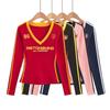 Camiseta de Manga Larga Estilo Americano Retro Hot Girl con Cuello en V y Estampado a Contraste para Mujer, Nuevo Traje Casual de Principios de Otoño con Shorts Deportivos Stretch