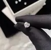 Aretes de Ala de Ángel para Orejas Perforadas, Clavos Únicos de Acero de Titanio para Hélice, Aretes de Ala, Aretes Dulces y Frescos Sexys de Nicho