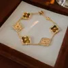 Collar Colgante Ovalado de Zirconia Nicho Lujo Ligero Diseño de Gama Alta Pulsera Temperamento de Moda Joyería de Mano Versátil para Mujeres