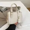 Bolso bandolera para mujer de verano 2026, nuevo, elegante, a la moda, moderno, casual, texturizado, simple y único, bolso pequeño cuadrado