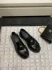 Versión de piel de vaca suela gruesa que aumenta la altura zapatos pequeños de cuero para mujer mocasines estilo universitario británico noble sin cordones tacón grueso zapatos de un solo color