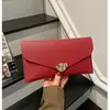 Nova Bolsa Envelope de Luxo para Verão 2026 para Mulheres, Cor Sólida Simples com Fecho de Metal, Bolsa Elegante Casual da Moda para Festa