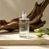 En stock botella de viaje transparente de 30 ml con rollerball roll-on botella de vidrio para aceites esenciales botella de vidrio redonda recta con rollerball botella para serum