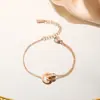 Pulseira Feminina de Aço Titânio com Costura de Anel Duplo, Fonte Romana, Cor Livre para Combinar, Pulseira Dourada, Design de Nicho, Acessórios de Luxo Leve