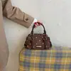 Bolso de mano retro de gamuza para mujer, nuevo bolso tipo almohada de lunares de moda 2026, bolso cruzado de nicho y exquisito para el día a día