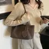Bolso tejido de nicho estilo coreano, cuero suave, gran capacidad, bolso de mano, bolso de hombro, bolso de compras de moda y bolso para mamá