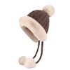 Bonita gorra de protección para las orejas con forma de bola de pelo para mujer, de otoño e invierno, con forro polar, de punto, de lana pequeña, cálida y moderna para exteriores.