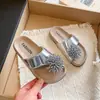 Sandalias para Niñas 2026 Verano Nuevas de Moda Versátiles con Mariposa de Pedrería para Uso en Exteriores, Antideslizantes y Duraderas Zapatos de Playa