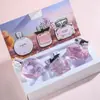 Set de Regalo de Tres Piezas de Moda para Mujer Xinyu Shi Fragancia Ligera de Larga Duración Perfume Popular de Douyin Set para Mujer Venta al por Mayor