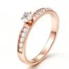 Anel Feminino Popular Europeu e Americano Leve de Luxo em Aço Inoxidável com Zircônia Anel de Dedo com Diamante Embutido para Casal Joia de Mão Fonte Atacado
