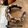 Nova Faixa de Cabeça Larga com Estampa de Leopardo em Lã de Cordeiro para Mulheres 2025, Acessório de Cabelo de Alta Qualidade para Outono e Inverno com um Toque Sofisticado
