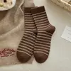 Meias de Lã Australiana Femininas Outono Inverno Espessadas Forradas com Fleece Quentes Listradas Meia-Calça Média Meias Longas de Pelúcia Meias para Casa Pós-Parto