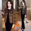 Chamarra de franela gruesa con retazos de cuadros y bloques de color, abotonada, con bolsillos tridimensionales, top estilo commuter de moda para otoño e invierno para personas petite