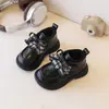 2026 Sapatos de Couro para Meninas Estilo Primavera Infantil Estilo Britânico Mocassins com Laço Mary Janes para Crianças de Tamanho Médio e Grande Sola Grossa Princesa