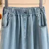 Foto real de pantalones de mezclilla Tencel de color claro talla grande para mujer, estilo de verano fino, frescos al tacto, cintura elástica, corte holgado, con caída, pantalones largos hasta el suelo para mujer