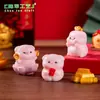 Linda alcancía de figura Yuanbao, una miniatura encantadora para atraer riqueza, perfecta para paisajes en miniatura DIY, decoraciones de bolsas ciegas, accesorios colgantes y pequeños adornos