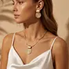 Produto Novo Transfronteiriço Europeu e Americano, Colar com Pingente Geométrico Elegante + Brincos, Conjunto de Joias Femininas, Corrente Rígida Tipo Cobra Plana da Moda