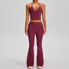 Novo conjunto esportivo casual estilo europeu e americano para mulheres, top com alça ajustável para fitness, conjunto de yoga com calça micro flare que levanta o bumbum