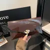 Bolsa quadrada pequena retrô de alta qualidade estilo coreano para mulheres, nova coleção outono 2026, design de nicho, carteira de couro patente, bolsa de noite