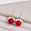 Pendientes Rojos de Perlas Coreanos Simples y Lindos 2026 Nuevos Pendientes de Gancho de Moda para Mujer, Pendientes de Personalidad Elegantes y con Estilo al por Mayor