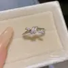 Anillo de nudo de diseño único para mujer, anillo de dedo índice de nicho estilo ins, moderno, elegante, simple, lujo ligero, anillo con sensación de alta gama