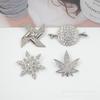 Broche de aleación irregular con incrustaciones de diamantes de imitación hojas copo de nieve molino de viento pin decoración para ropa bolsa broche galvanizado venta al por mayor