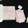Pijama de Mujer para Primavera y Otoño, Algodón Nube, Rayas Finas Rosas, Cuello de Muñeca, Ribete Azul, Cárdigan, Manga Larga, Pantalones Largos, Conjunto Casual para Casa