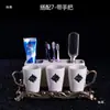 Conjunto de Cinco Peças para Banheiro em Cerâmica Lavatório Conjunto de Higiene Pessoal Diária Estilo Europeu Copo para Enxaguar a Boca Copo para Escovar os Dentes Presente de Casamento Presente