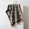 Estilo europeo y americano estampado de leopardo nuevo otoño e invierno bufanda gruesa y cálida cashmere de doble cara chal para habitación con aire acondicionado bufanda transfronteriza
