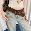 Cinturón ancho de gamuza estilo punk con remaches desgastados, perfecto para combinar con jeans en una estética Melard, diseño sin agujeros