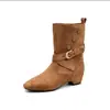 2026 Nuevas Botas de Media Pantorrilla con Plataforma Retro y Hebilla de Cinturón Moda Versátil Punta Redonda Botas Western con Tacón Apilado Botas de Caballero Plisadas