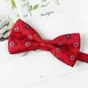 Accesorios para Traje Formal de Negocios para Hombre Set de Tres Piezas Corbata Pajarita Pañuelo de Bolsillo Rojo con Puntos de Polka Atado a Mano En Stock Venta al por Mayor