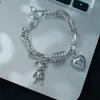 Pulsera de Oso Corazón con Graffiti de Lujo Ligero para Mujer, Sencilla y de Nicho, Sensación de Alta Gama, Accesorio Versátil para la Mano, El Accesorio Más Vendido de Amazon