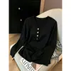 Camiseta casual cinza de manga longa com botões e decote V única, super modeladora, versátil, estilosa, requintada e não repetitiva