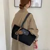 Bolso de Hombro de Ante Retro Coreano con Solapa para Debajo del Brazo para Mujer, Nuevo Otoño, Gran Capacidad, Versátil, Elegante