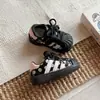 Tênis femininos com biqueira de concha, nova coleção outono 2026, sapatos casuais infantis, modernos e versáteis, design de bolinhas, também adequados para meninos