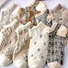 Calcetines Cortos de Mujer para Primavera, Otoño y Verano, Estilo Fino, Ins Japonés de Corte Bajo Retro Literario Estudiante Calcetines de Barco Tridimensionales