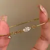 Pulsera Pequeña Colgante Hueso de Serpiente Dorado Ojo de Caballo Diamante Estilo Medieval, Versátil y de Alta Gama, Joyería Apilable para Mujeres, Nueva Colección Primavera/Verano