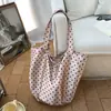 Bolso de hombro tipo tote de moda versátil para mujer, con diseño de lunares artísticos estilo japonés transfronterizo, color blocking, para el verano 2026