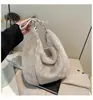 Bolso Cruzado de Imitación Piel de Visón de un Solo Hombro para Mujer Moda Otoño Invierno Estilo Perezoso Bolso Tote de Gran Capacidad Tacto de Alta Gama Bolso de Felpa