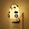 Luz Nocturna Colorida RGB GY101 Enchufable Creativo Pequeño Panda Vinilo Habitación Infantil Mesita de Noche con Sensor de Control de Luz