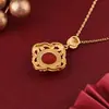 Venta al por mayor de fábrica collar de estilo retro palaciego de lujo ligero para mujer colgante hueco de ágata roja del sur bañado en plata 925 antiguo