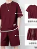 Conjunto esportivo de malha waffle para homens, conjunto de duas peças de verão com shorts e camiseta de manga curta para homens, um conjunto de roupas casuais estiloso para homens